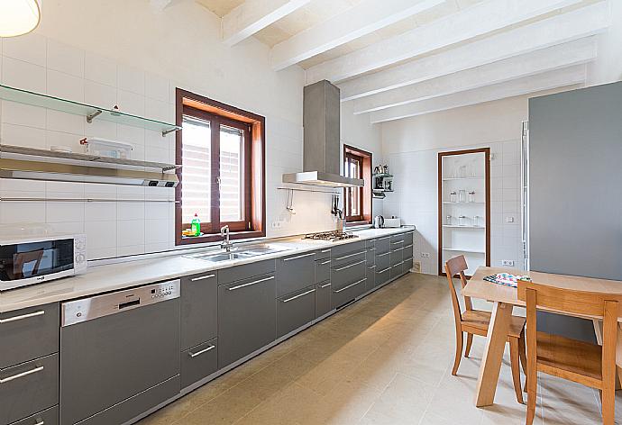 Equipped kitchen . - Water Front Villa Shalom . (Fotogalerie) }}