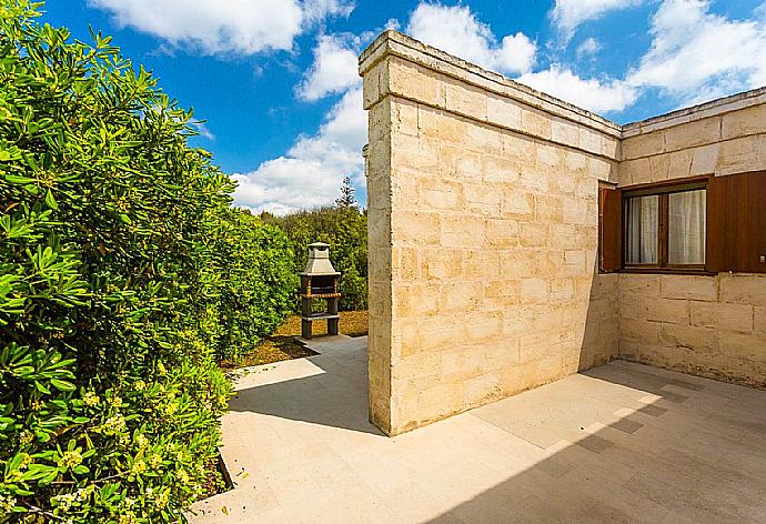 Terrace and BBQ area . - Water Front Villa Shalom . (Galerie de photos) }}