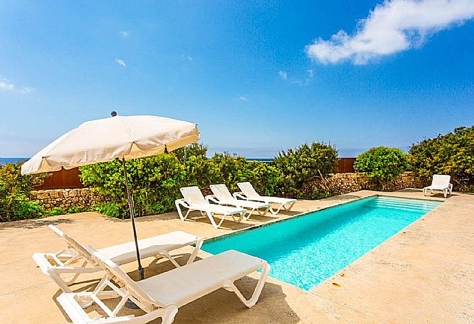 Private pool and sea views . - Water Front Villa Shalom . (Galería de imágenes) }}