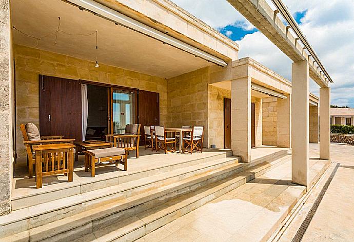 Terrace and outdoor seating . - Water Front Villa Shalom . (Fotogalerie) }}