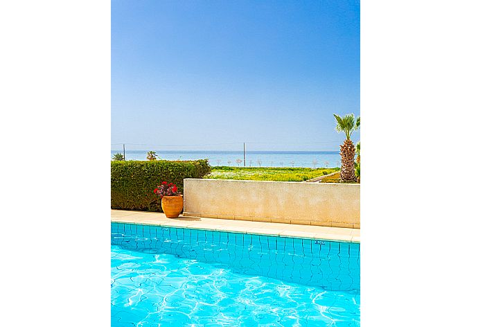 Private pool and terrace with sea views . - Villa Zinia . (Galería de imágenes) }}