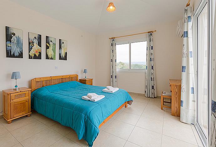 Double bedroom with A/C and balcony . - Villa Zinia . (Galería de imágenes) }}