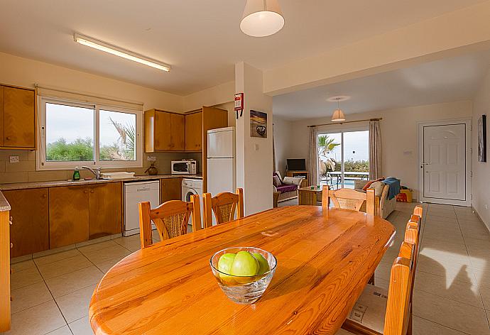 Open-plan living room with sofas, dining area, kitchen, A/C, WiFi internet, satellite TV, DVD player, and terrace access . - Villa Zinia . (Galería de imágenes) }}