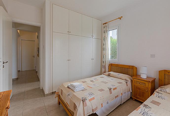 Twin bedroom  . - Villa Dalia . (Galería de imágenes) }}