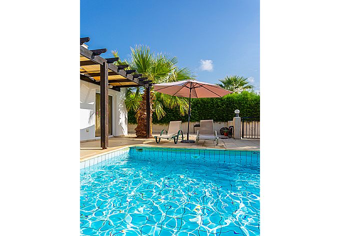 Private pool and terrace . - Villa Altea . (Galerie de photos) }}