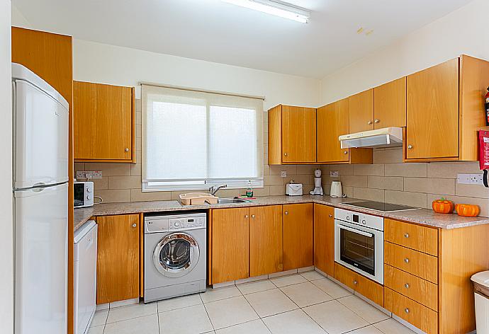 Equipped kitchen . - Villa Altea . (Fotogalerie) }}