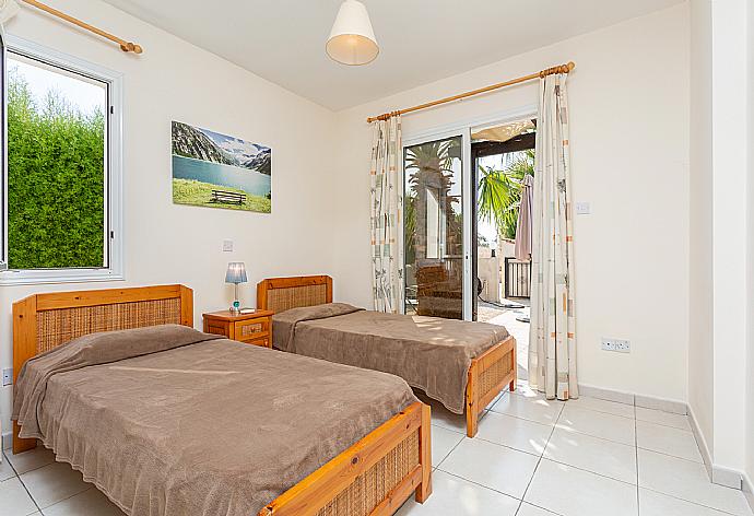 Twin bedroom with A/C and pool terrace access . - Villa Altea . (Photo Gallery) }}