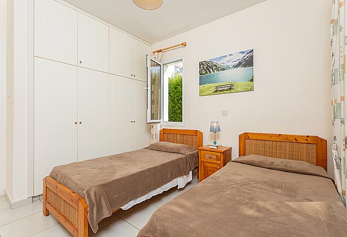 Twin bedroom with A/C and pool terrace access . - Villa Altea . (Photo Gallery) }}