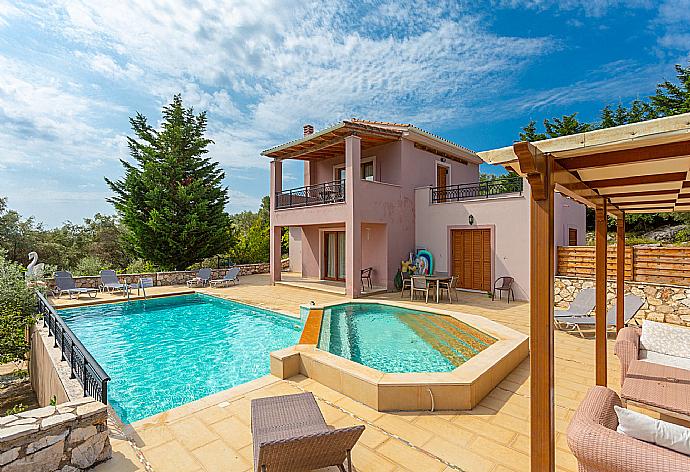 Beautiful villa with private pool and terrace . - Villa Kyknos . (Photo Gallery) }}