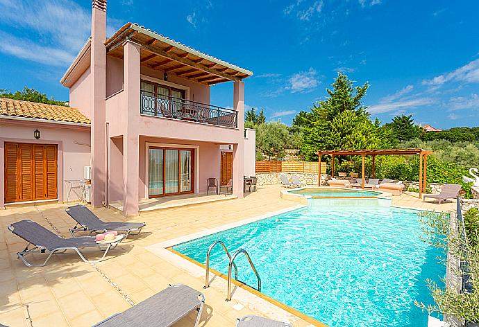 Beautiful villa with private pool and terrace . - Villa Kyknos . (Photo Gallery) }}