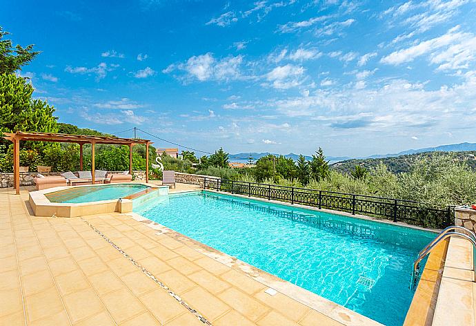 Private pool and terrace . - Villa Kyknos . (Galleria fotografica) }}