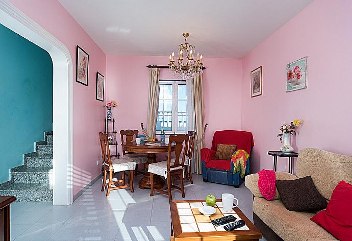 Living and dining area  . - Villa Amigamar . (Γκαλερί Φωτογραφιών) }}