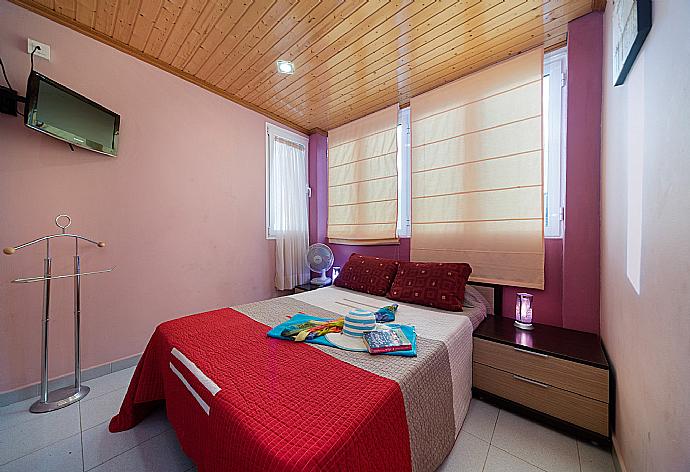 Double bedroom . - Villa Amigamar . (Γκαλερί Φωτογραφιών) }}