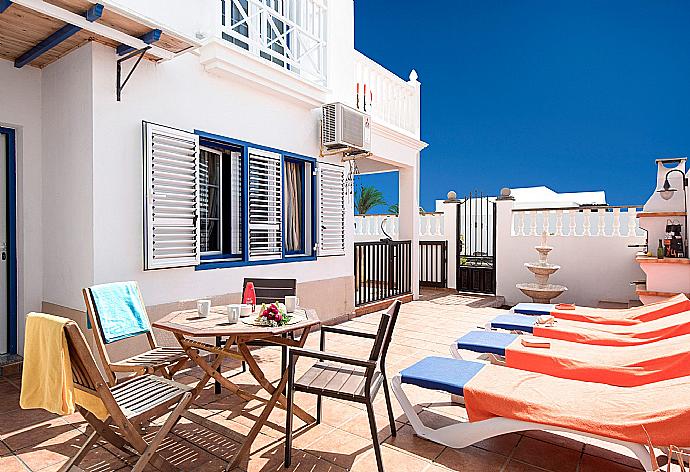 Terrace area . - Villa Amigamar . (Γκαλερί Φωτογραφιών) }}