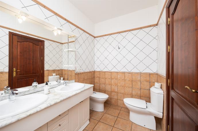 Ensuite bathroom with bath and shower . - Villa Gaida . (Photo Gallery) }}
