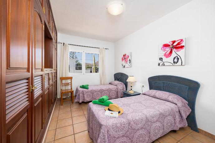 Twin bedroom with A/C . - Villa Gaida . (Photo Gallery) }}