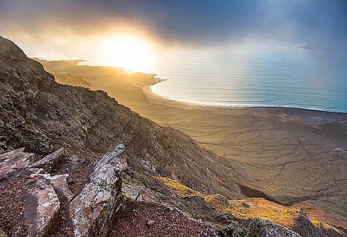 Mirador del Rio . - Vista Faro . (Photo Gallery) }}