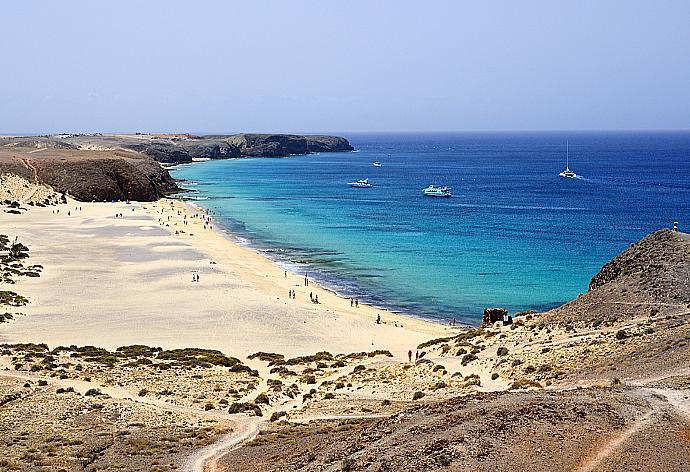 Playa Puerto Muelas . - Vista Faro . (Galería de imágenes) }}