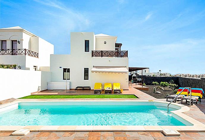 Beautiful villa with private pool and terrace . - Vista Faro . (Fotogalerie) }}