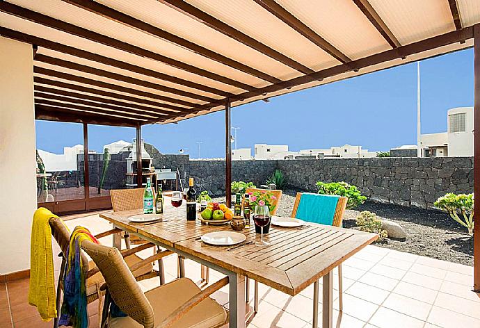 Terrace area . - Vista Faro . (Photo Gallery) }}