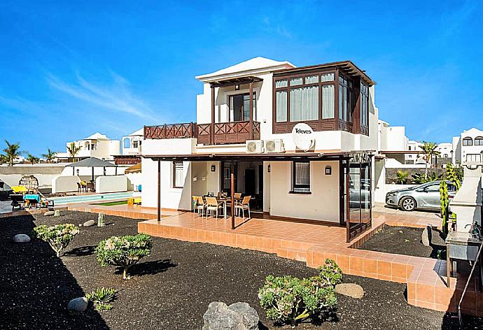 Beautiful villa with private pool and terrace . - Vista Faro . (Galería de imágenes) }}