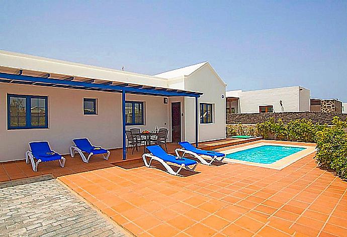 Beautiful villa with private pool and terrace area . - Villa Tamia . (Galería de imágenes) }}