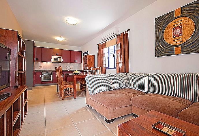 Open-plan living room with sofas, dining area, kitchen, A/C, WiFi internet, satellite TV, DVD player, and terrace access . - Villa Tamia . (Галерея фотографий) }}