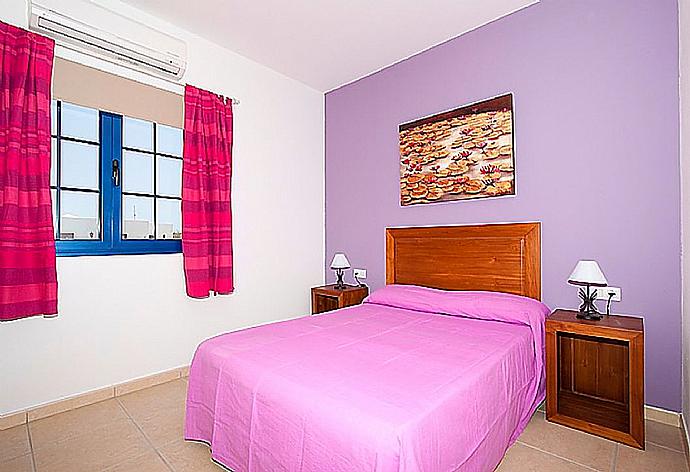 Double bedroom with A/C . - Villa Tamia . (Galería de imágenes) }}