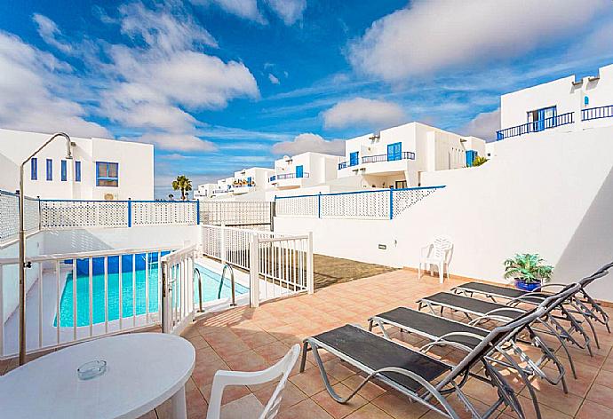 Private pool and terrace . - Villa Blanca . (Fotogalerie) }}