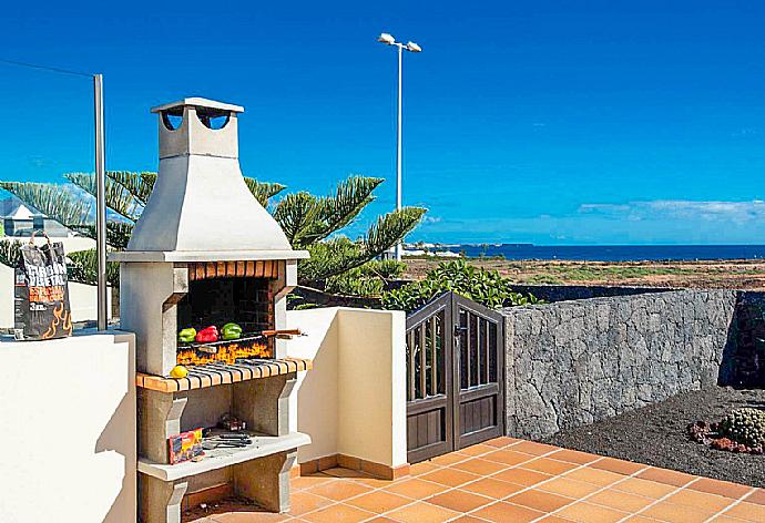 Outdoor BBQ area . - Villa Calma . (Photo Gallery) }}