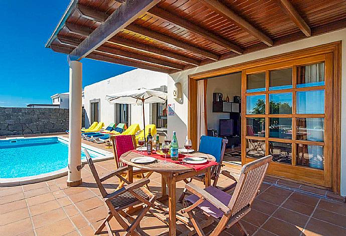 Sheltered dining area  . - Villa Calma . (Photo Gallery) }}