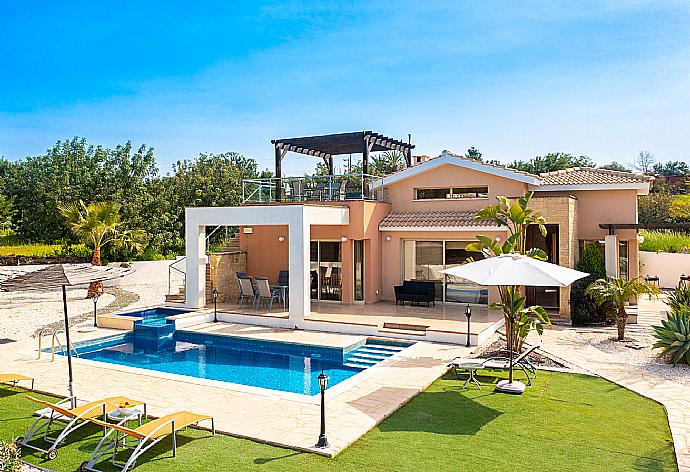 Beautiful villa with private pool, terrace, and garden . - Villa Thalassa . (Galerie de photos) }}