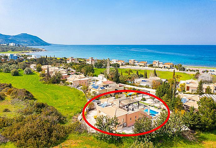 Aerial view showing location of Villa Thalassa . - Villa Thalassa . (Fotogalerie) }}