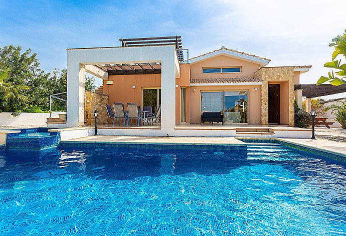 Beautiful villa with private pool, terrace, and garden . - Villa Thalassa . (Galerie de photos) }}