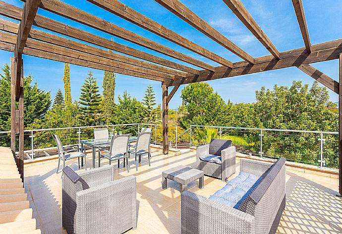 Upper terrace area  . - Villa Thalassa . (Galerie de photos) }}