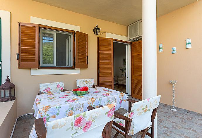 Terrace area and outdoor seating . - Effie Apartment . (Galería de imágenes) }}