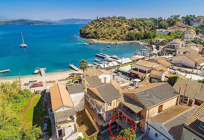 Aerial view of St. Stephanos showing location of Effie Apartment . - Effie Apartment . (Galleria fotografica) }}