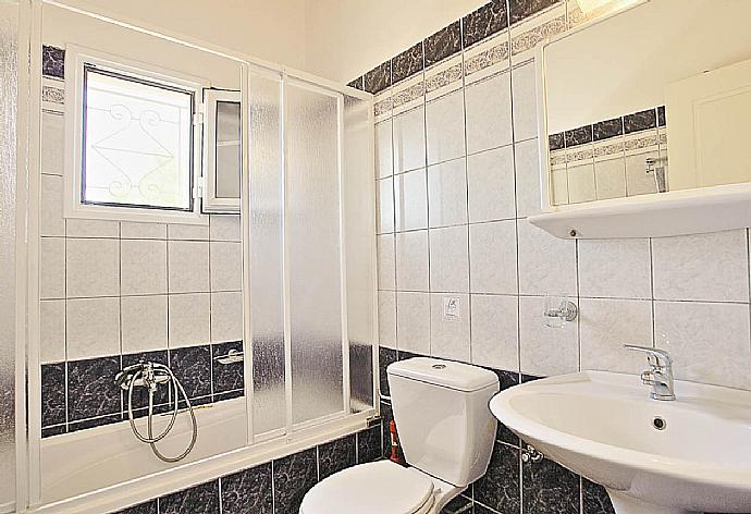 Bathroom with bath . - Villa Zeus Kerasia . (Photo Gallery) }}