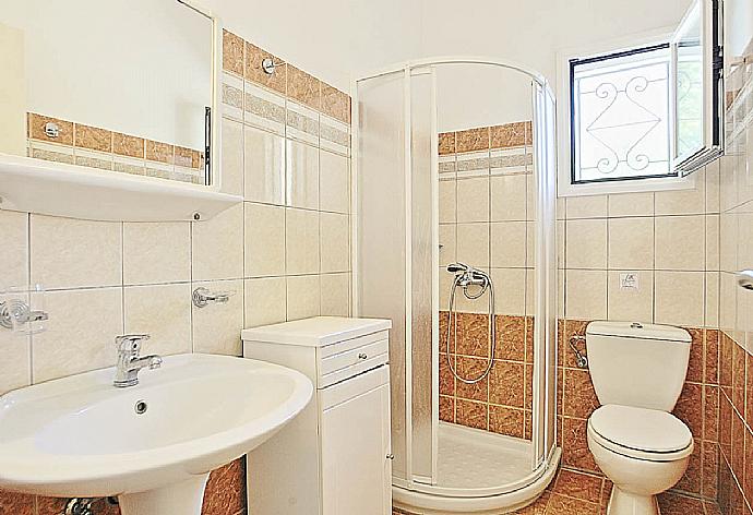 Bathroom with shower . - Villa Zeus Kerasia . (Photo Gallery) }}