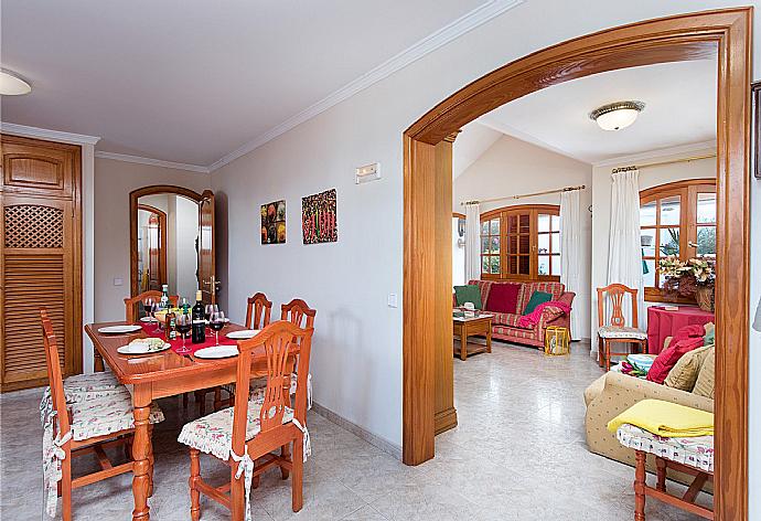 Dining area . - Villa Rosamar . (Галерея фотографий) }}