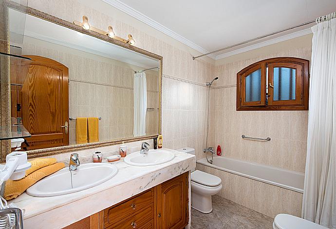 Bathroom with bath and overhead shower . - Villa Rosamar . (Галерея фотографий) }}