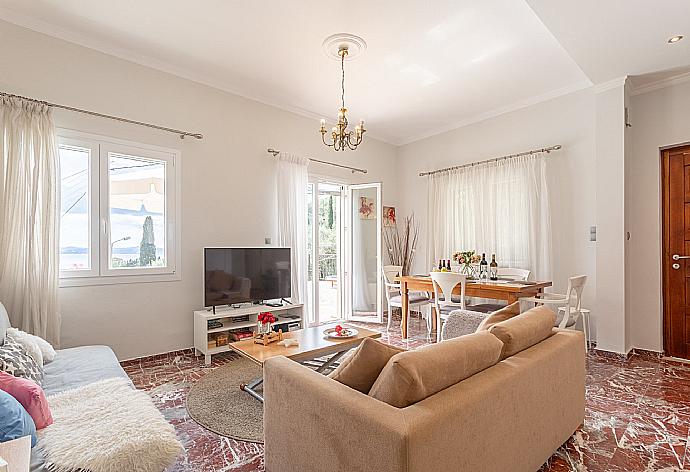 Living room with sofas, dining area, WiFi internet, satellite TV, DVD player, and pool terrace access . - Villa Katerina . (Galleria fotografica) }}