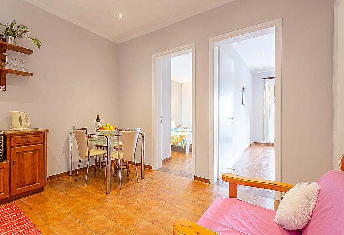 Living room with dining area, equipped kitchen, and A/C . - Villa Katerina . (Galleria fotografica) }}