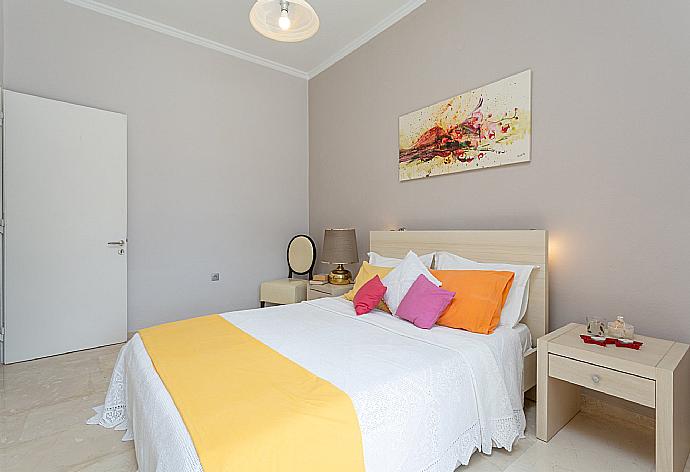 Double bedroom with A/C and pool terrace access . - Villa Katerina . (Galleria fotografica) }}