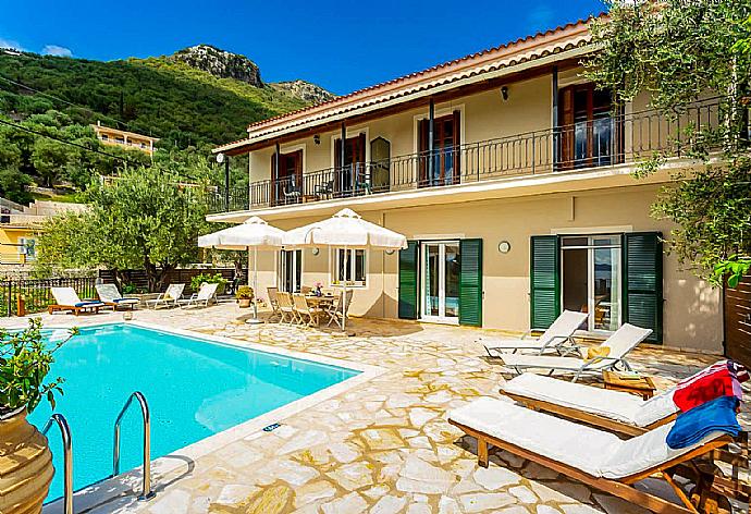 Beautiful villa with private infinity pool and terrace with sea views . - Villa Katerina . (Fotogalerie) }}