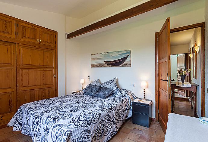 Double bedroom with A/C . - Villa Roig . (Галерея фотографий) }}