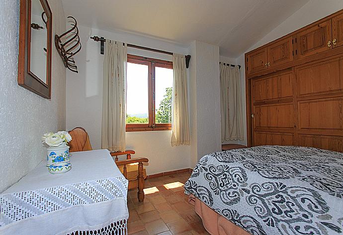 Double bedroom with A/C . - Villa Roig . (Galería de imágenes) }}