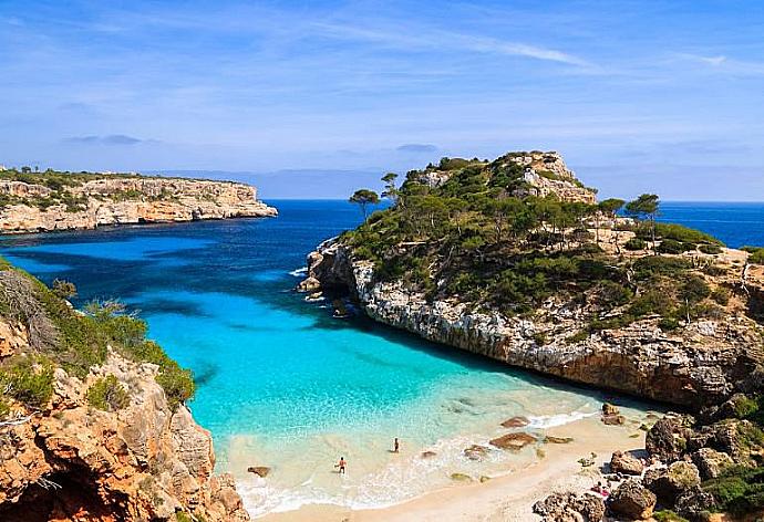 Calo des Moro . - Villa Roig . (Galleria fotografica) }}