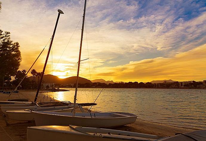 Mallorca sunset . - Villa Roig . (Галерея фотографий) }}