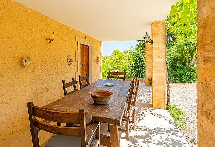 Sheltered terrace . - Villa Roig . (Галерея фотографий) }}